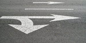 A turn lane arrow representing Arizona right of way laws